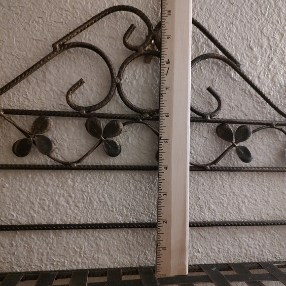Metal decorative wall shelf. - Picture 6 of 13